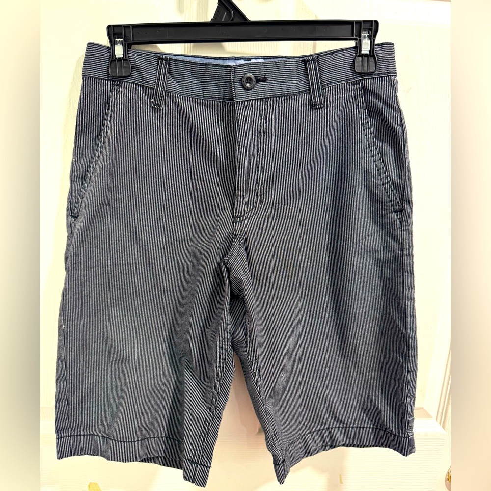 Old Navy Black & White Striped Chino Shorts. Size 14. Features built in flex.